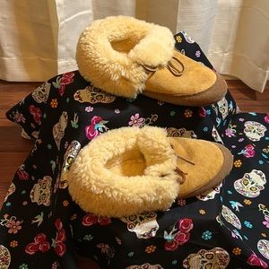 Men's Sz 10.5 Hammacher Schlemmer authentic moccasins lined w/lambskin